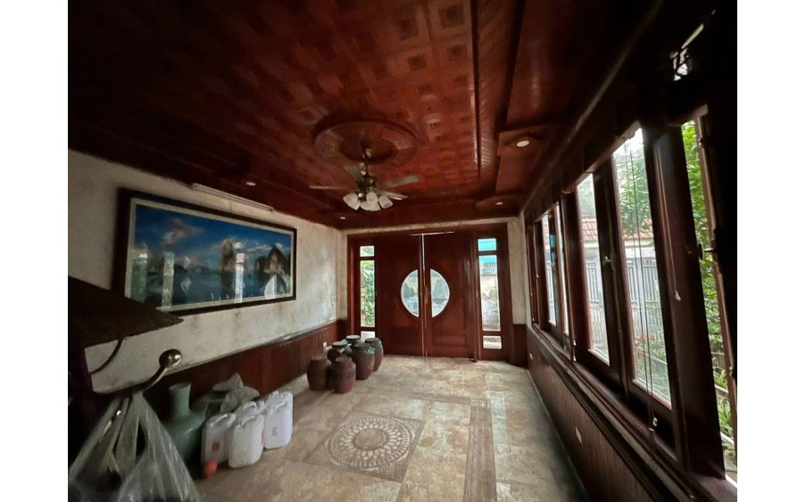 Cho Thuê Biệt Thự Sân Vườn  Ngõ Đặng Văn Ngữ, 80m- 4T- MT 12m ( 80m sân vườn) - Giá 45tr